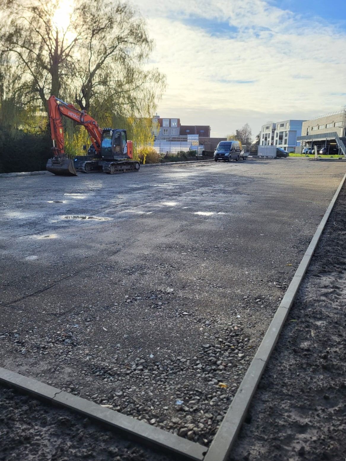 Aanleg van een bedrijfsparking in betonstraatstenen